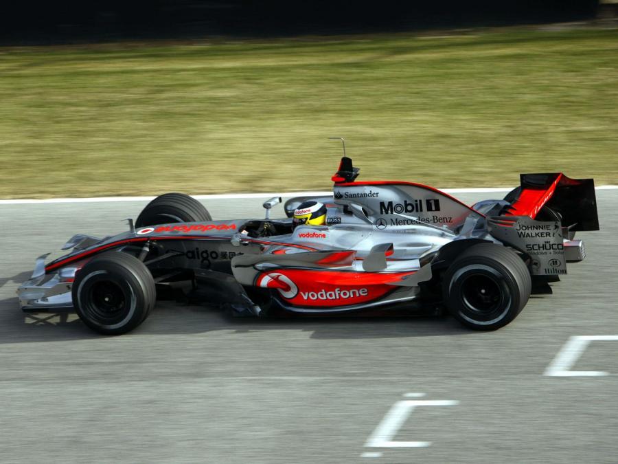  McLaren Mercedes-Benz MP4-23 2008 года  (фото 15 из 16)